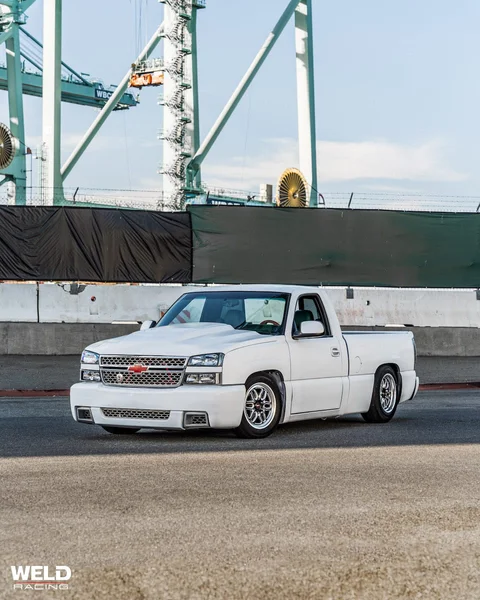 WELD Laguna6 White Chevrolet Silverado Gloss Black Milled 02