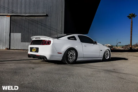 WELD Laguna Beadlock White Ford Mustang Gloss Black Milled 18