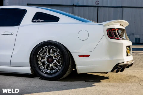 WELD Laguna Beadlock White Ford Mustang Gloss Black Milled 22