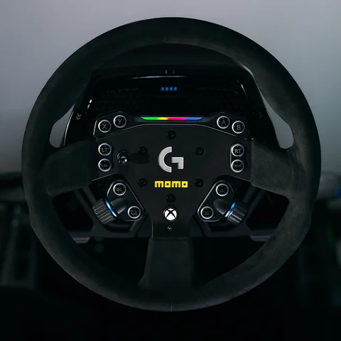 MOMO x Logitech sim wheel 320 1x1 1