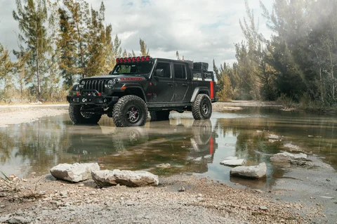WELD Overland Gladiator Off Grid 1